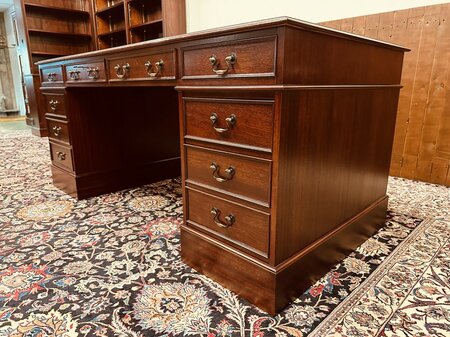 Engels Klassiek Chesterfield Bureau