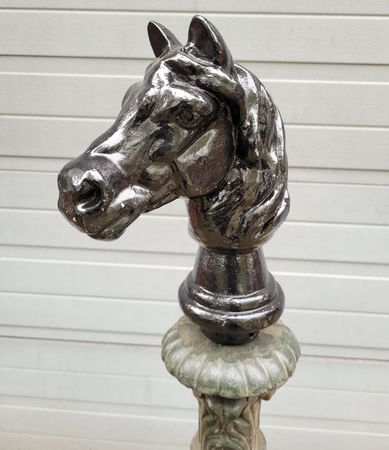Klassieke paalkop / tuinbeeld paard