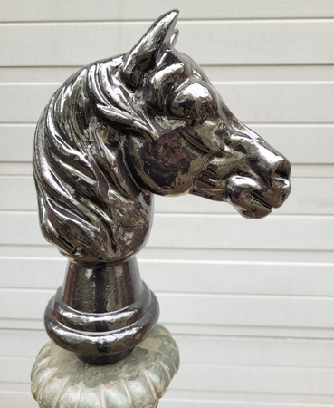 Klassieke paalkop / tuinbeeld paard