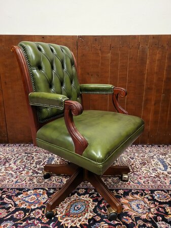 Klassiek Engels Chesterfield President Chair Bureaustoel