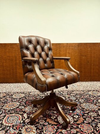 Engelse Chesterfield Gainsborough bureaustoel