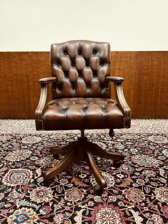 Engelse Chesterfield Gainsborough bureaustoel