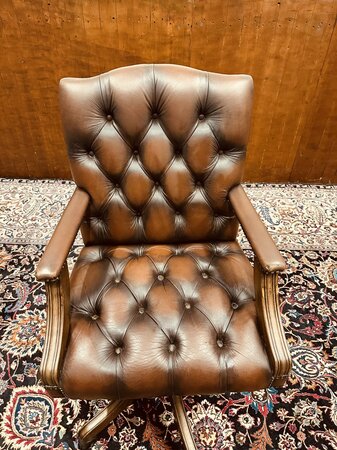Engelse Chesterfield Gainsborough bureaustoel