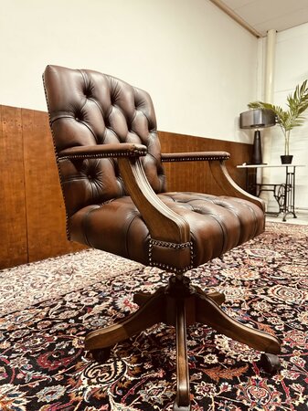Engelse Chesterfield Gainsborough bureaustoel