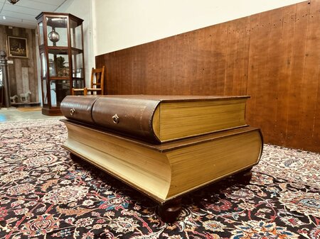 Antieke Engelse Boeken salontafel met lederen blad