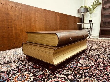 Antieke Engelse Boeken salontafel met lederen blad