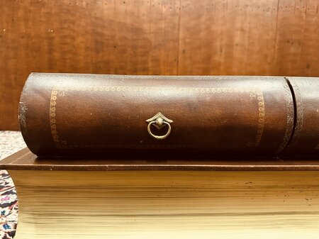 Antieke Engelse Boeken salontafel met lederen blad