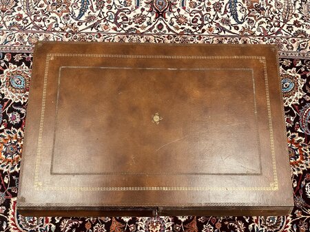 Antieke Engelse Boeken salontafel met lederen blad