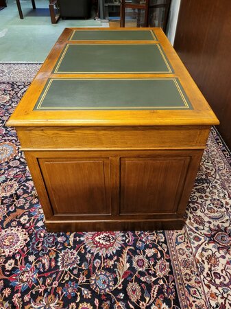 Klassiek Engels eiken bureau