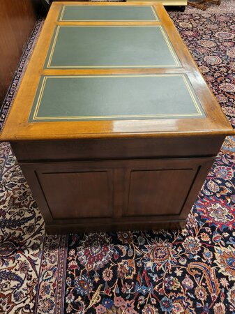 Klassiek Engels eiken bureau