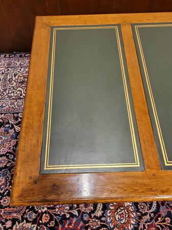 Klassiek Engels eiken bureau