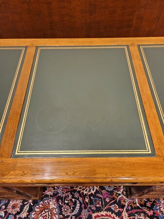 Klassiek Engels eiken bureau