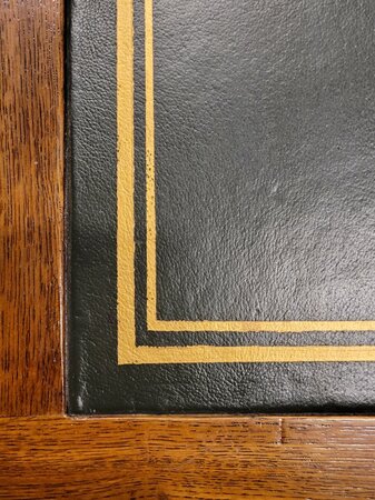 Klassiek Engels eiken bureau