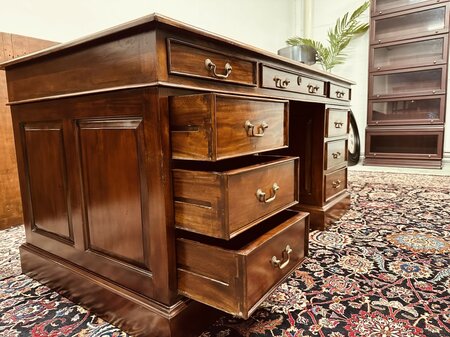 Engels Chesterfield klassiek bureau