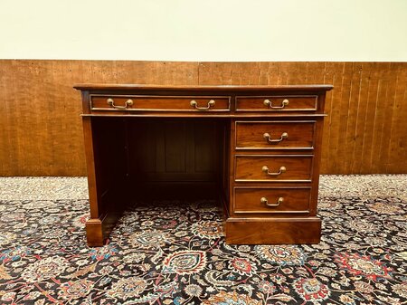 Klassiek Engels bureau met achterschot