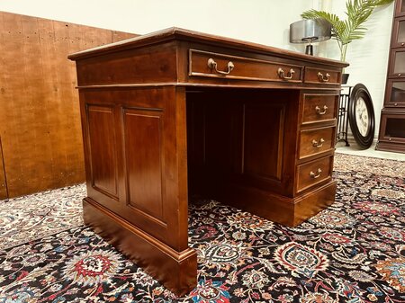 Klassiek Engels bureau met achterschot