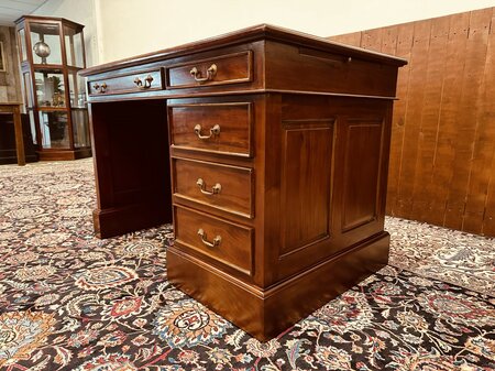 Klassiek Engels bureau met achterschot