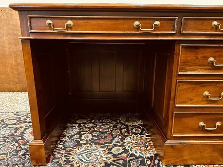 Klassiek Engels bureau met achterschot