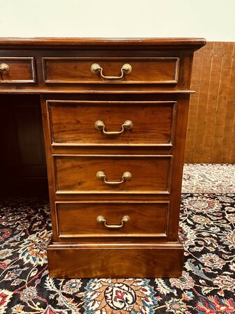 Klassiek Engels bureau met achterschot