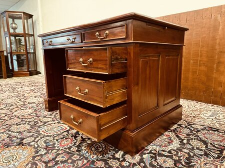 Klassiek Engels bureau met achterschot