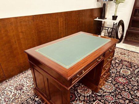 Klassiek Engels bureau met achterschot