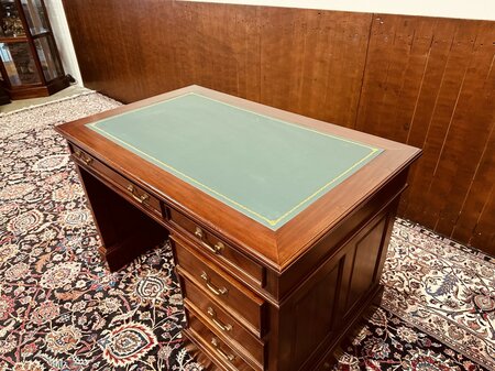 Klassiek Engels bureau met achterschot
