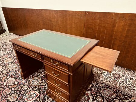 Klassiek Engels bureau met achterschot