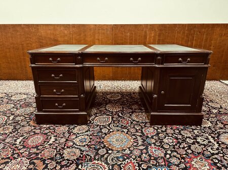 Antiek Engels bureau partnerdesk