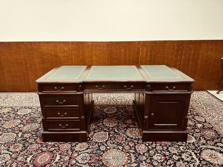 Antiek Engels bureau partnerdesk