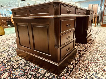 Antiek Engels bureau partnerdesk