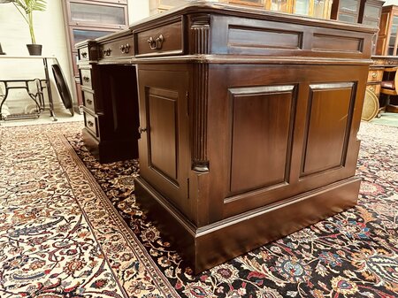 Antiek Engels bureau partnerdesk