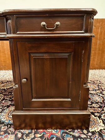 Antiek Engels bureau partnerdesk