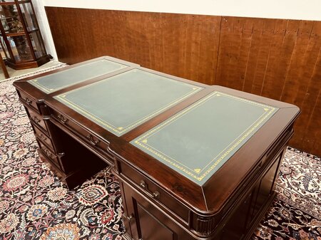 Antiek Engels bureau partnerdesk