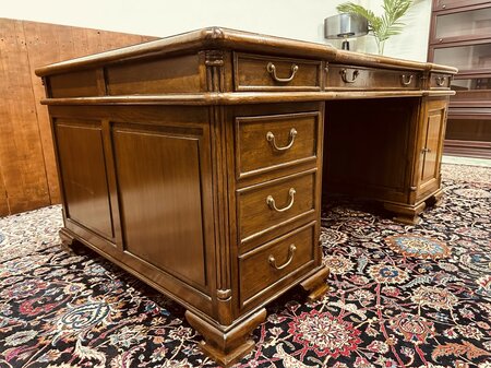 Engels antiek klassiek bureau partnerdesk