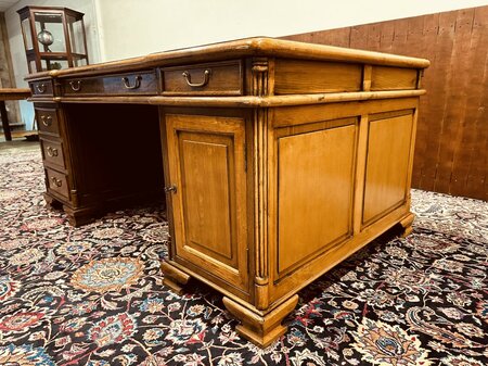 Engels antiek klassiek bureau partnerdesk