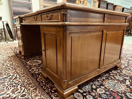 Engels antiek klassiek bureau partnerdesk