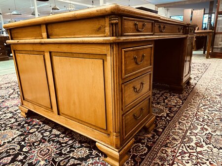 Engels antiek klassiek bureau partnerdesk