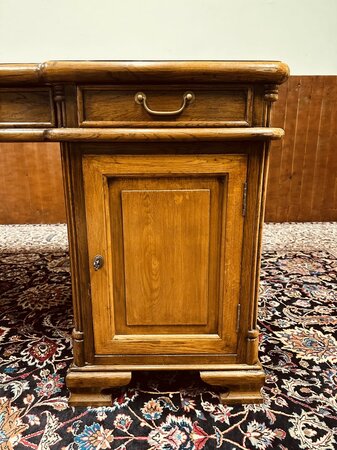 Engels antiek klassiek bureau partnerdesk