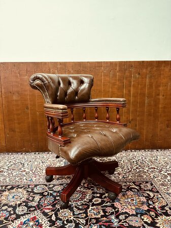 Engelse Chesterfield Captain Chair Bureaustoel