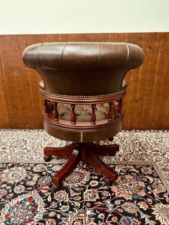 Engelse Chesterfield Captain Chair Bureaustoel