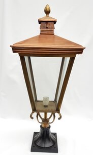 Vierkant koperen sokkellamp lantaarn op voet 80 cm