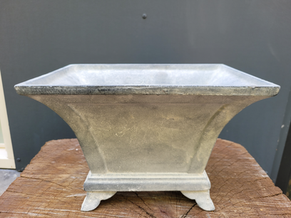 Jardiniere van gietijzer grijs