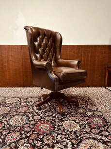 Luxe Engelse Chesterfield Bureaustoel