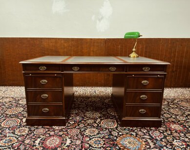 Classic English Heldense Desk