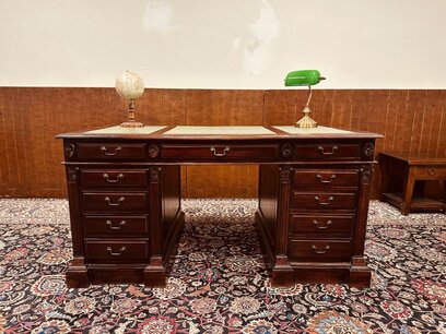 Engels Chesterfield Bureau