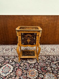 Antieke Franse Sidetable
