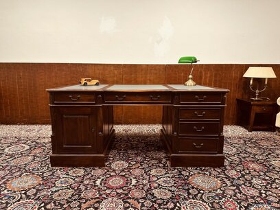 Engels Antiek Bureau Partnerdesk