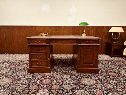 Engels Bureau met Bruine Inleg