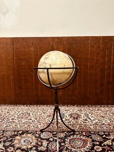 Globe op standaard