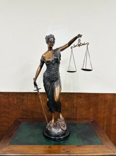 Bronzen Beeld Vrouw Justitia